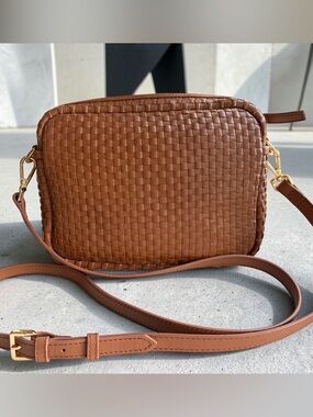 Quince Woven Crossbody Bag in Warm Brown